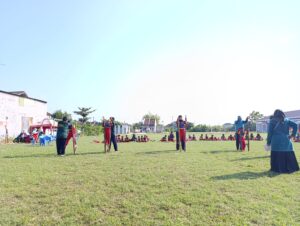 Lomba Egrang Semarak HUT Ke-81 RI di SD Muhammadiyah 2 Babat, Ajarkan Keberanian dan Percaya Diri