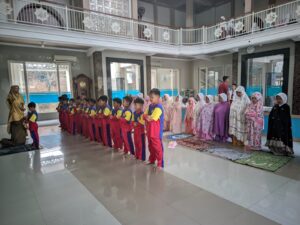 Sholat Berjamaah, Cara SD Muda Babat Membentuk Karakter Siswa